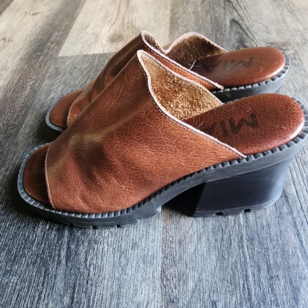 MIA Brown Platform shoes Sz 8.5